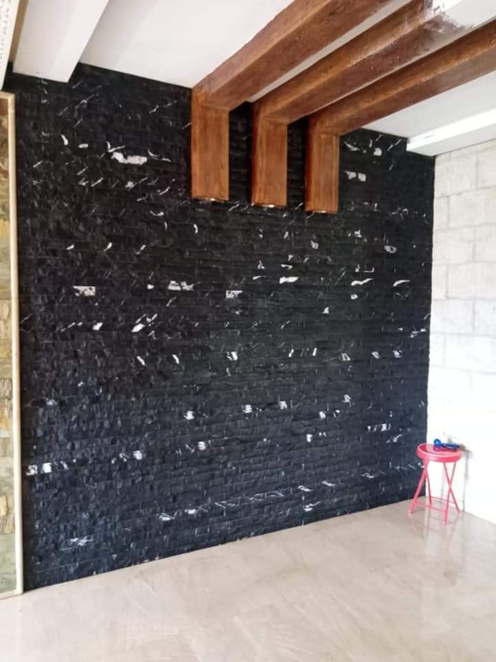 Le Noir à Veinage Blanc